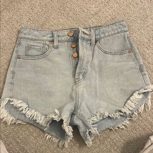 Wild fable jean shorts 
Size 2 
Color is light blue